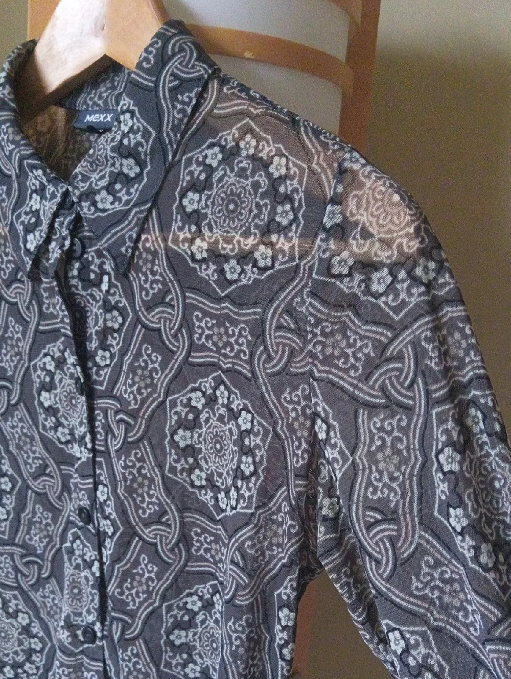 P17" L21" Mexx Grey and White Medallion Print Button-Down Sheer Blouse - Picture 2 of 9